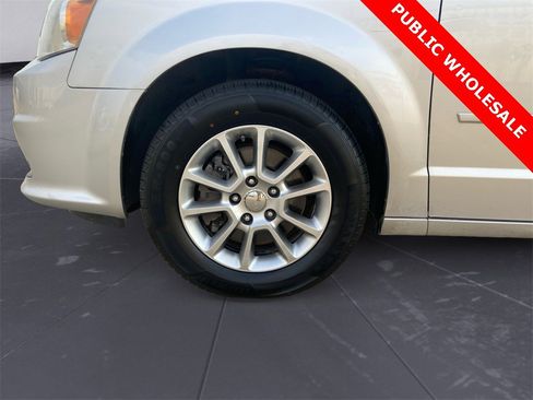 Used 2012 Dodge Grand Caravan R/T image 14