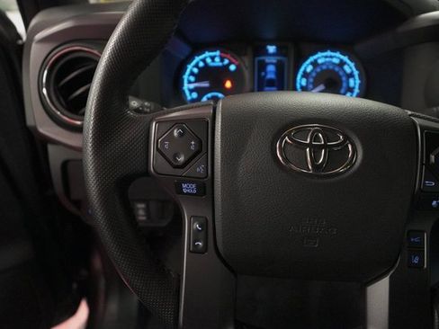 Certified 2022 Toyota Tacoma TRD Sport image 25