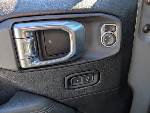 Used 2020 Jeep Wrangler Unlimited Sahara image 19