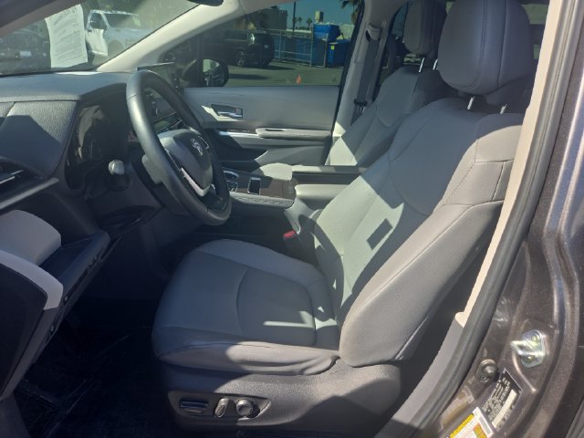 Used 2023 Toyota Sienna XLE FWD image 9