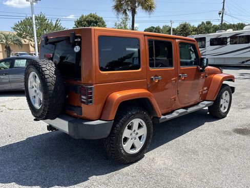 Used 2011 Jeep Wrangler Unlimited Sahara w/ Connectivity Group AWD/4WD image 5