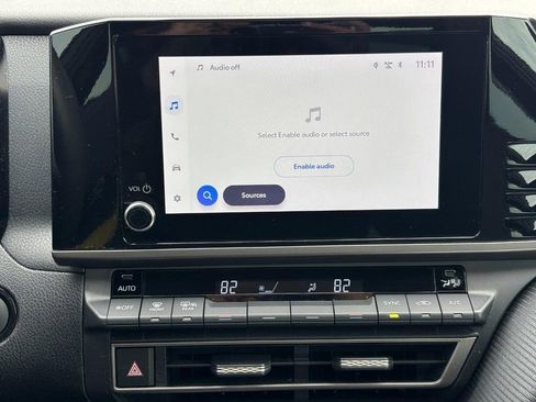 Used 2025 Toyota Camry SE w/ Convenience Package image 30