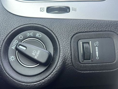 Used 2019 Dodge Journey SE image 11