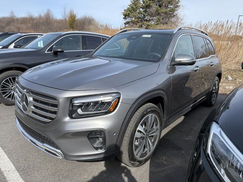 Used 2026 Mercedes-Benz GLB 250 4MATIC image 4