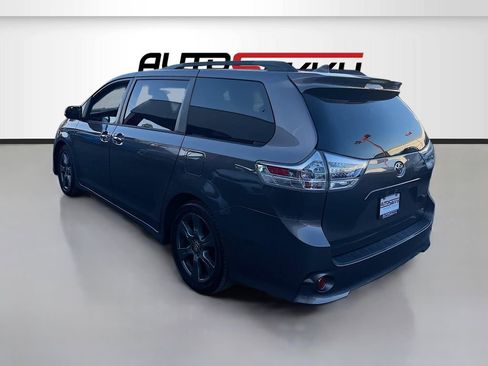 Used 2020 Toyota Sienna SE w/ Carpet Mat Package FWD image 5