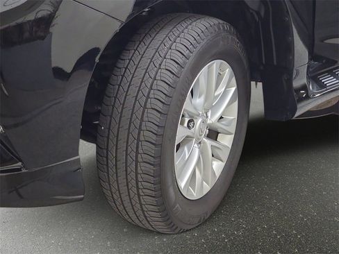 Certified 2023 Lexus GX 460 Premium w/ Premium Package image 32