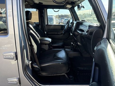 Used 2017 Jeep Wrangler Unlimited Sahara image 24