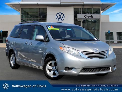 Used 2016 Toyota Sienna LE FWD image 1