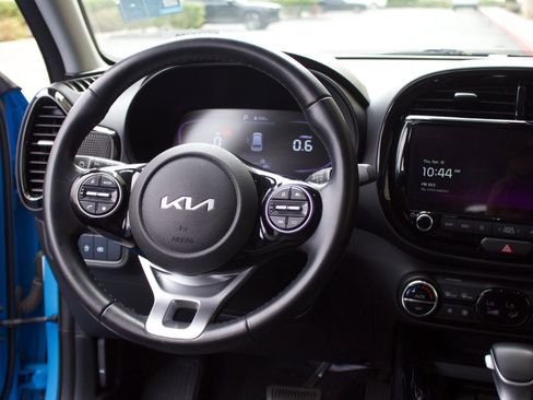 Used 2023 Kia Soul EX FWD image 16