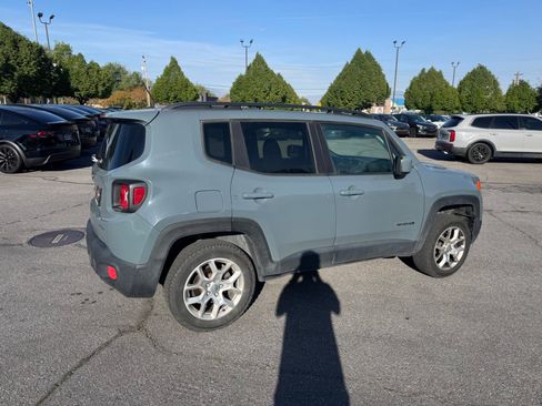 Used 2017 Jeep Renegade Latitude w/ Trailer Tow Group AWD/4WD image 5