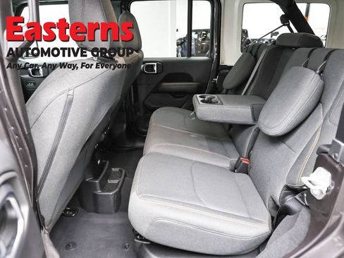 Used 2025 Jeep Wrangler Unlimited Sahara AWD/4WD image 21