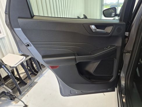 Used 2021 Ford Escape SEL w/ Technology Package AWD/4WD image 12