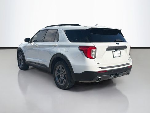 Used 2022 Ford Explorer XLT w/ Equipment Group 202A AWD/4WD image 3