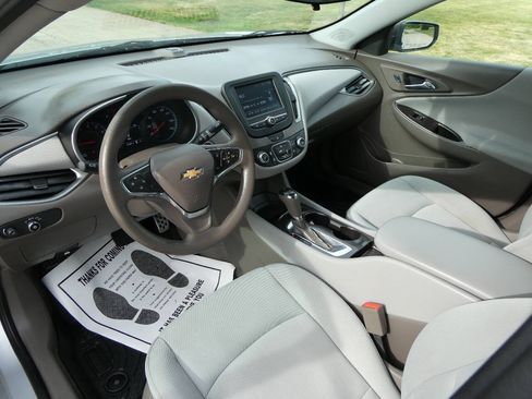Used 2017 Chevrolet Malibu LS FWD image 10