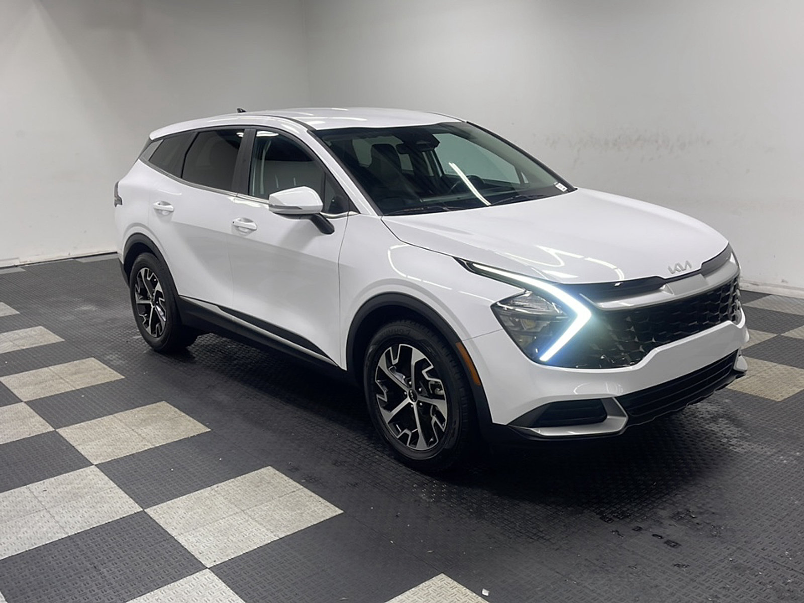 Used 2023 Kia Sportage EX FWD image 25