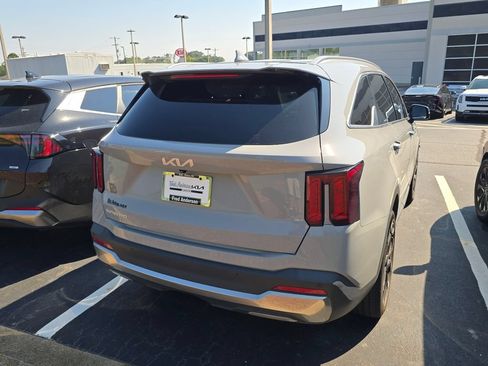 Certified 2025 Kia Sorento EX FWD image 10