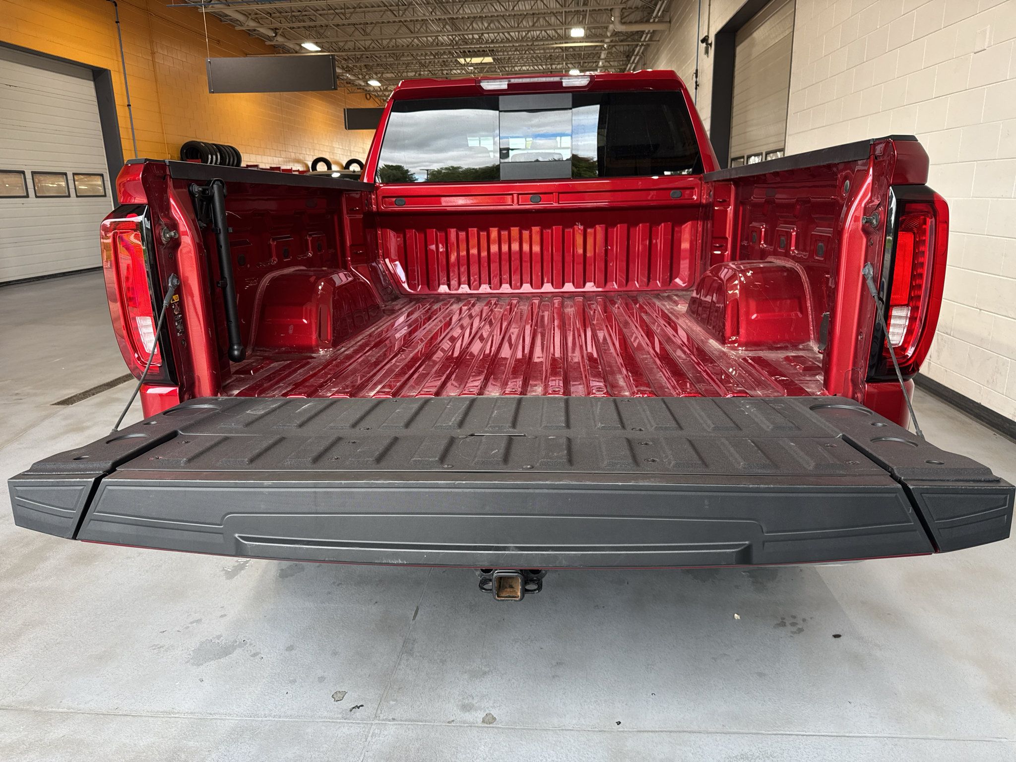 Used 2025 GMC Sierra 1500 SLT w/ SLT Premium Package AWD/4WD image 22