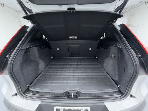 Used 2024 Volvo XC40 B5 Plus w/ Protection Package Premier image 18