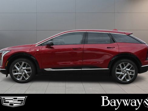 New 2026 Cadillac Optiq Luxury 1 image 4