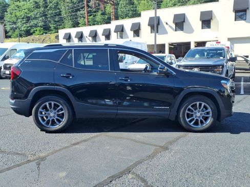Used 2024 GMC Terrain SLT AWD/4WD image 4