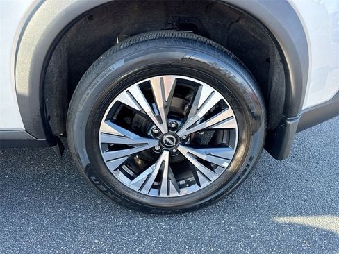 Used 2022 Nissan Rogue SV image 25