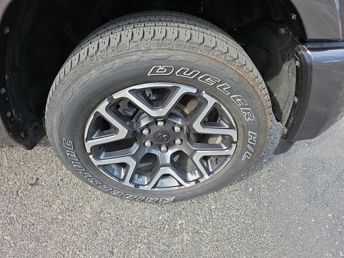 Used 2025 RAM 1500 Laramie w/ Sport Appearance Package AWD/4WD image 9