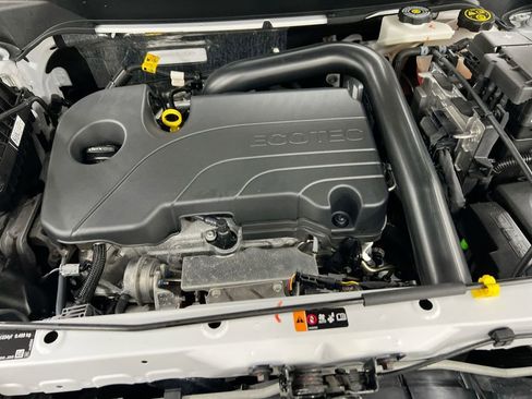 Used 2024 Chevrolet Equinox LS w/ LS Convenience Package image 24