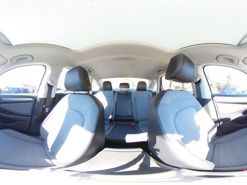 Used 2025 Volkswagen Jetta SE image 42