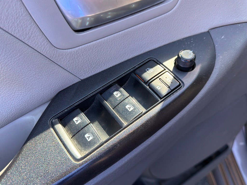 Used 2019 Toyota Sienna LE FWD image 12