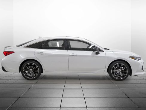 Used 2019 Toyota Avalon XSE image 8