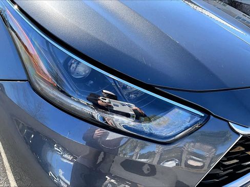 Used 2021 Toyota Highlander XLE image 28