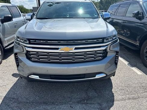 Used 2023 Chevrolet Suburban Premier AWD/4WD image 2