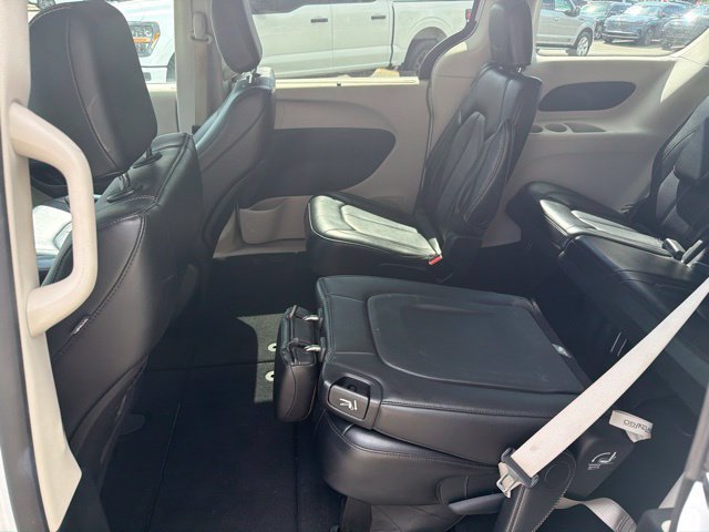Used 2024 Chrysler Pacifica Touring-L FWD image 13