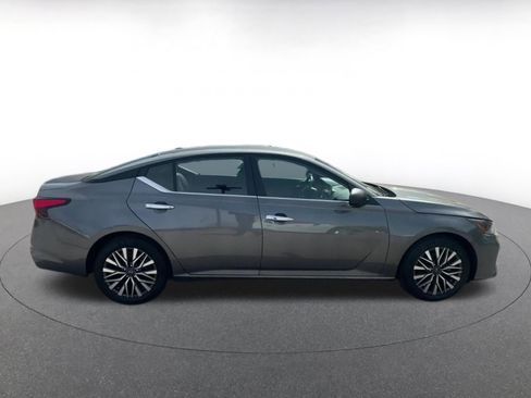 Used 2025 Nissan Altima 2.5 SV image 16