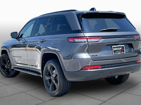 Used 2023 Jeep Grand Cherokee Altitude AWD/4WD image 12