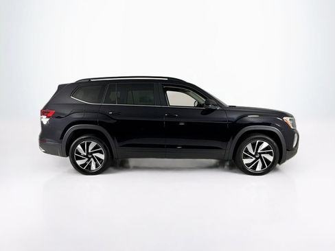 Used 2024 Volkswagen Atlas SE w/ Panoramic Sunroof Package FWD image 6