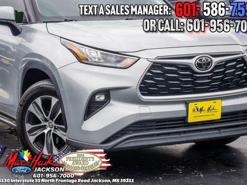 Used 2020 Toyota Highlander XLE FWD image 3