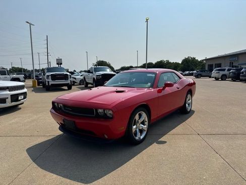 Used 2014 Dodge Challenger SXT Plus RWD image 3