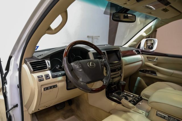 Used 2014 Lexus LX 570 4WD image 3