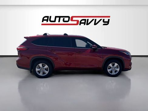 Used 2022 Toyota Highlander XLE AWD/4WD image 8