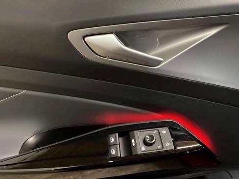 Used 2024 Volkswagen ID.4 S image 33