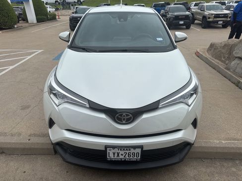 Used 2018 Toyota C-HR XLE image 9