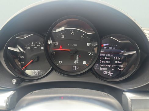 Used 2024 Porsche 718 Cayman RWD image 12