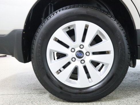 Used 2017 Subaru Outback 2.5i Premium AWD/4WD image 23