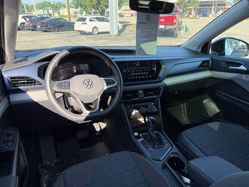 Used 2024 Volkswagen Taos SE FWD image 17