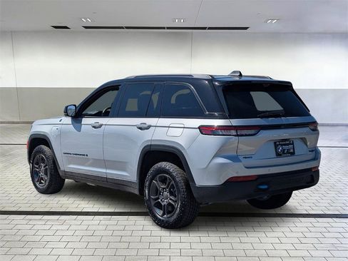 Used 2024 Jeep Grand Cherokee Trailhawk w/ Advanced Protech Group II image 3