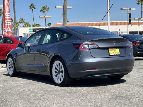 Used 2021 Tesla Model 3 Standard Range Plus image 2