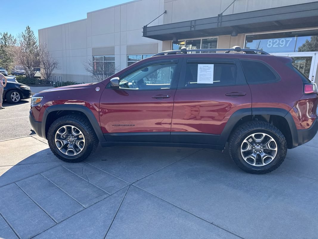 Used 2020 Jeep Cherokee Trailhawk w/ Comfort/Convenience Group AWD/4WD image 9