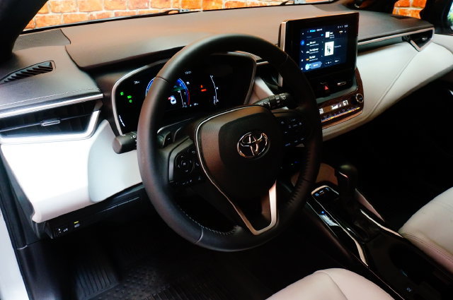 Used 2025 Toyota Corolla XSE FWD image 12
