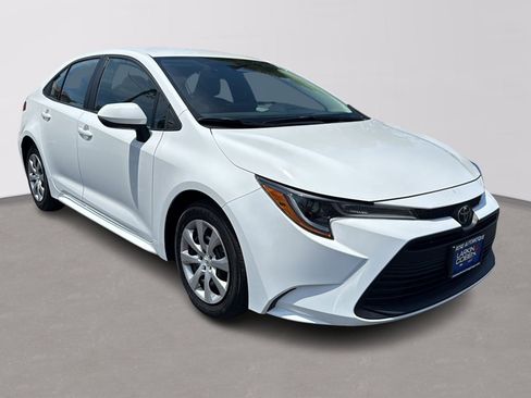 Used 2025 Toyota Corolla LE FWD image 2